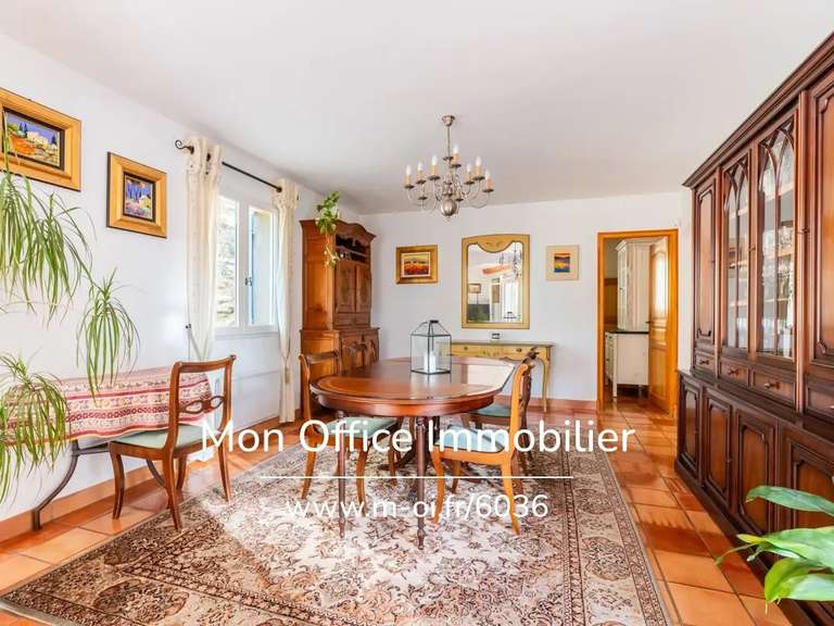 Maison Rognes - 6 chambres - 185m²