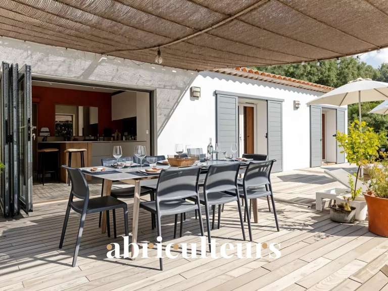 Maison Rognes - 6 chambres - 235m²