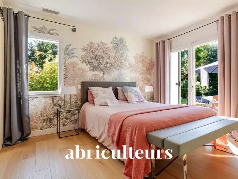 Maison Rognes - 6 chambres - 235m²