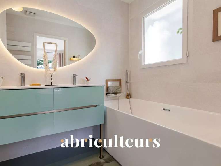 Maison Rognes - 6 chambres - 235m²