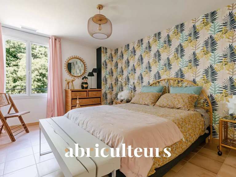 Maison Rognes - 6 chambres - 235m²