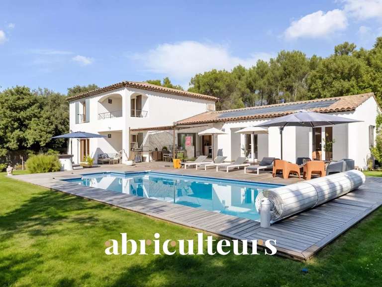 Maison Rognes - 6 chambres - 235m²