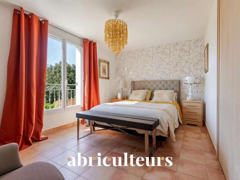 Maison Rognes - 6 chambres - 235m²