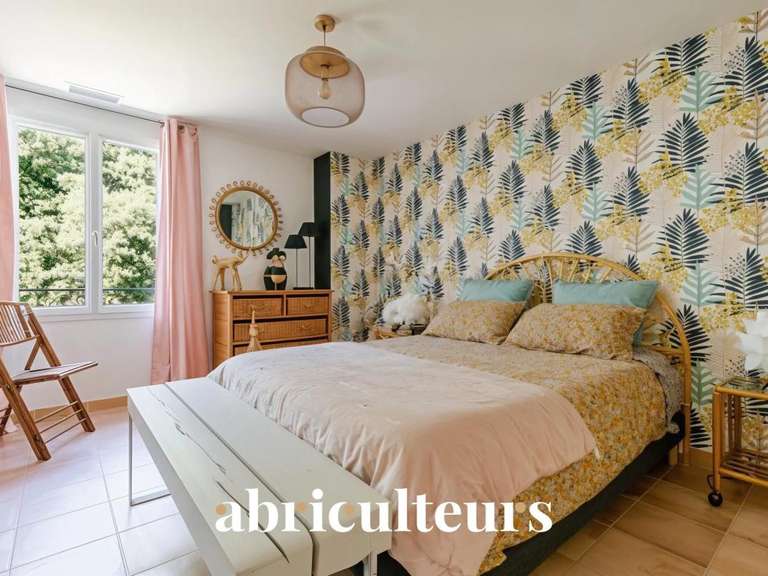 Maison Rognes - 6 chambres - 235m²