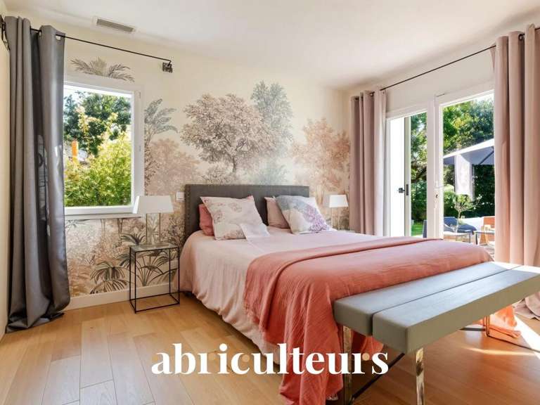 Maison Rognes - 6 chambres - 235m²