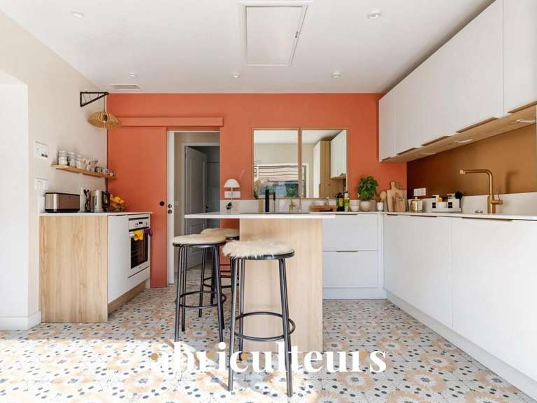 Maison Rognes - 6 chambres - 235m²