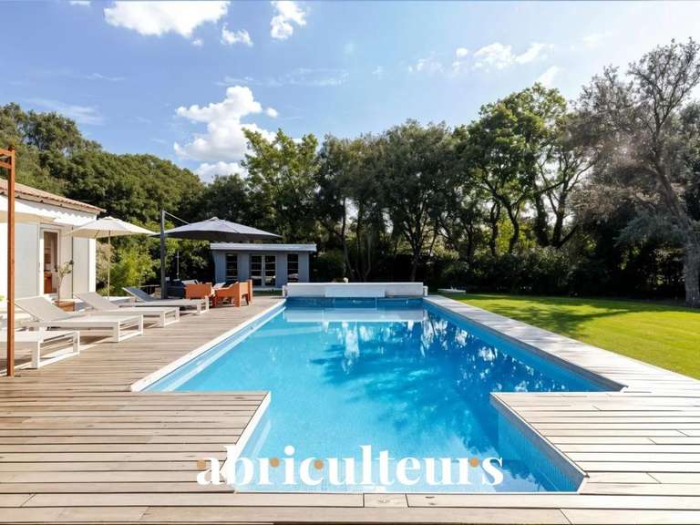 Maison Rognes - 6 chambres - 235m²