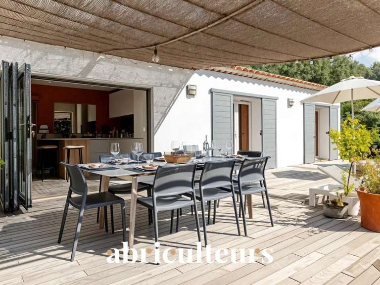 Maison Rognes - 6 chambres - 235m²