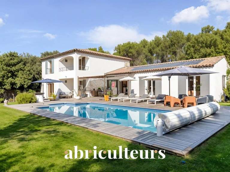 Maison Rognes - 6 chambres - 235m²