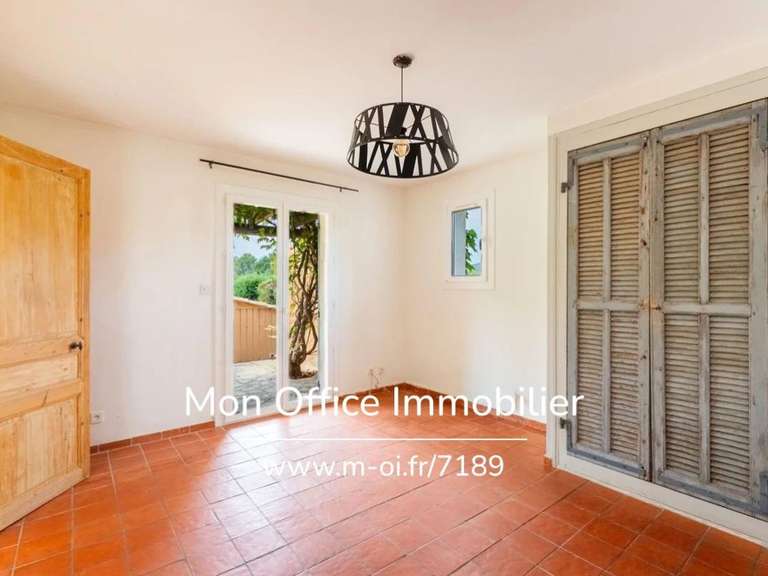 Maison Rognes - 5 chambres - 206m²