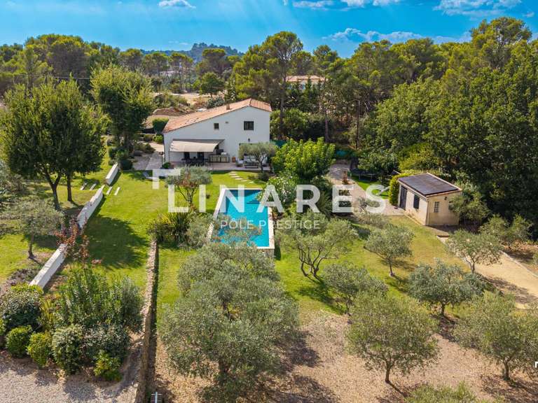 Maison Rognes - 4 chambres - 230m²