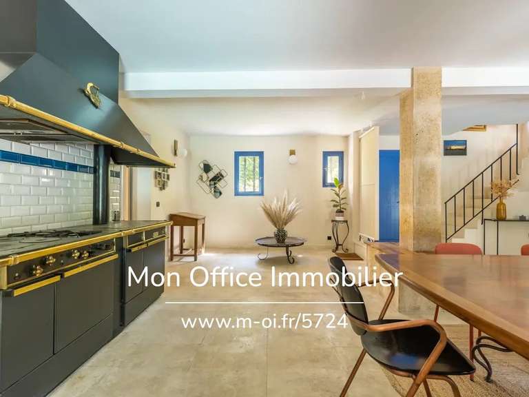 Propriété Rognes - 6 chambres - 270m²