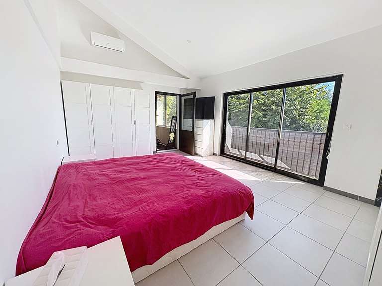 House Rognonas - 5 bedrooms - 250m²