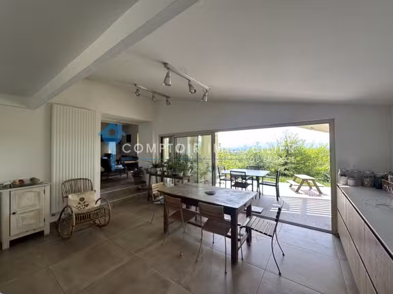 Maison Romans-sur-Isère - 3 chambres - 195m²