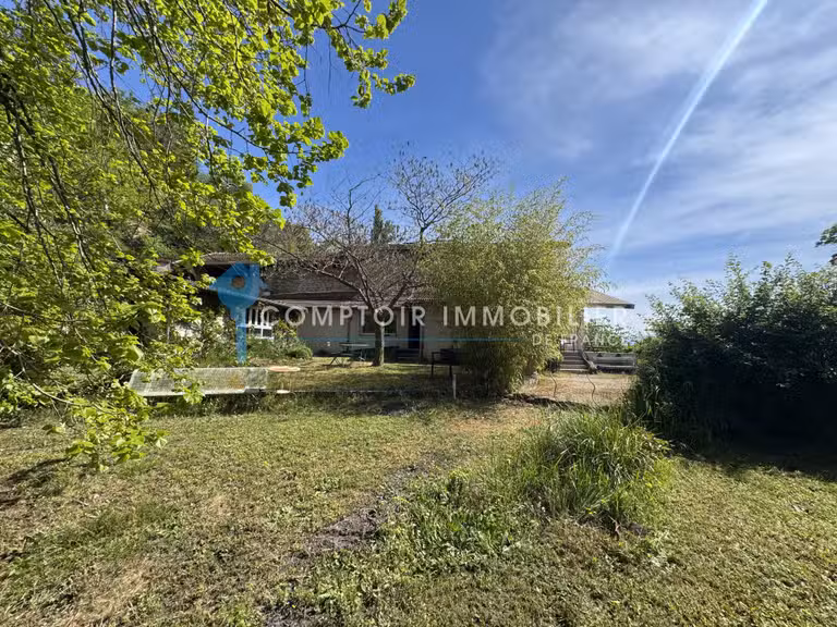 Maison Romans-sur-Isère - 3 chambres - 195m²
