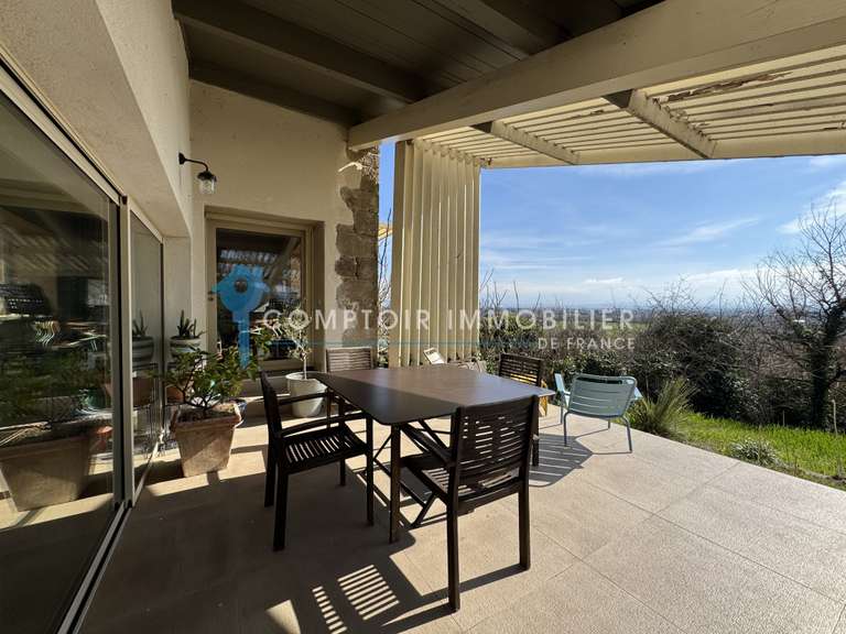 Maison Romans-sur-Isère - 3 chambres - 195m²