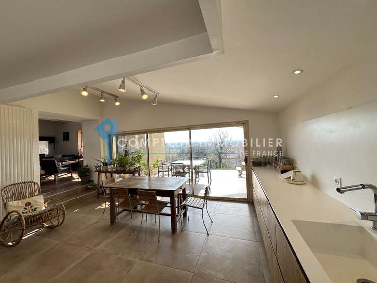 Maison Romans-sur-Isère - 3 chambres - 195m²