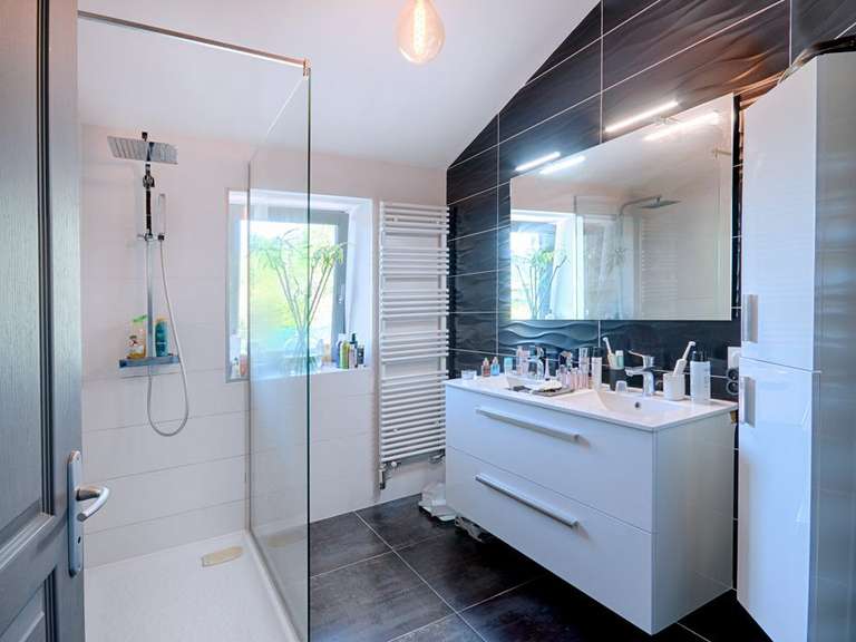 Maison Romans-sur-Isère - 5 chambres - 248m²