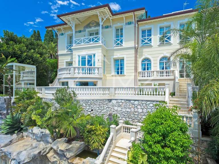 Villa Roquebrune-Cap-Martin - 5 chambres - 400m²