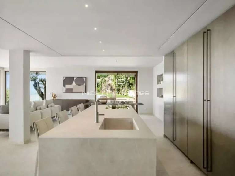Villa Roquebrune-Cap-Martin - 5 chambres - 300m²