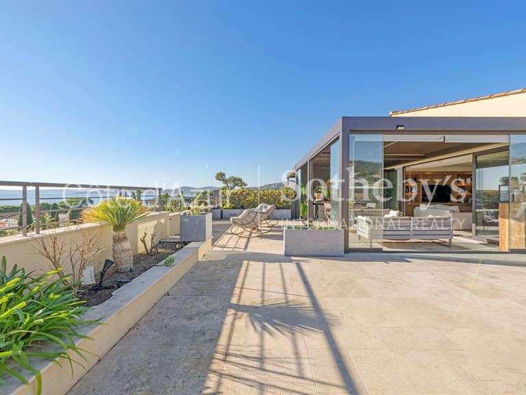 Apartment with Sea view Roquebrune-sur-Argens - 3 bedrooms - 177m²