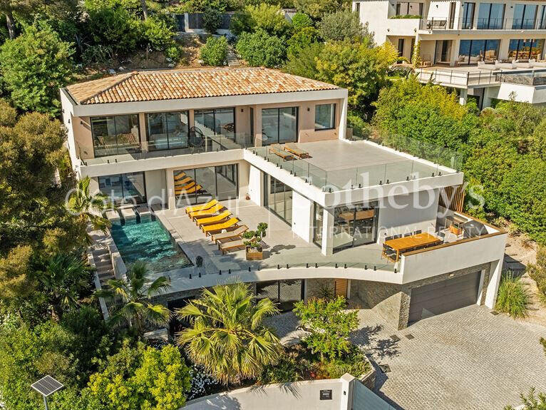 Maison Roquebrune-sur-Argens - 5 chambres - 350m²