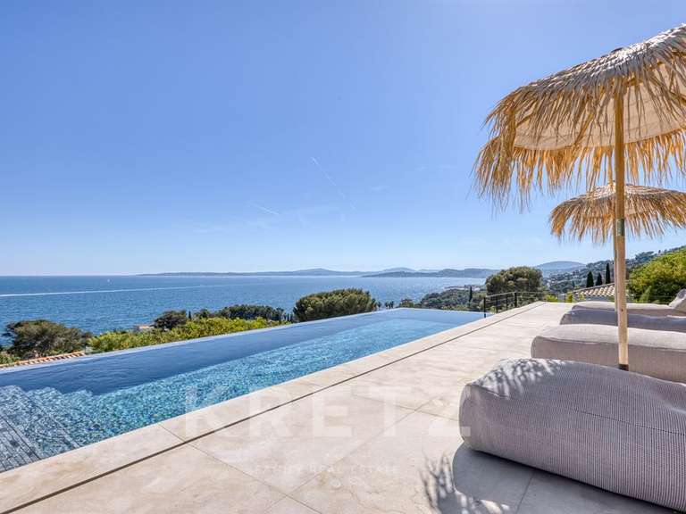 Maison Roquebrune-sur-Argens - 5 chambres - 493m²