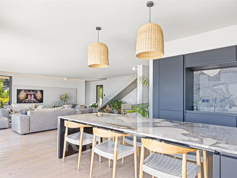 Maison Roquebrune-sur-Argens - 5 chambres - 341m²