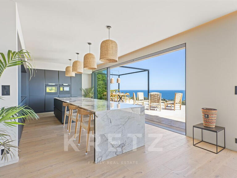 Maison Roquebrune-sur-Argens - 5 chambres - 341m²
