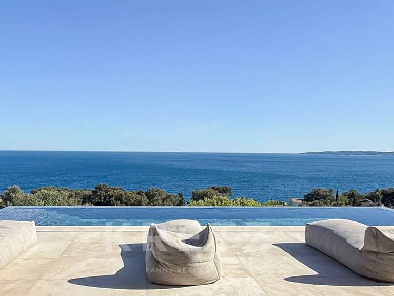 Maison Roquebrune-sur-Argens - 5 chambres - 493m²
