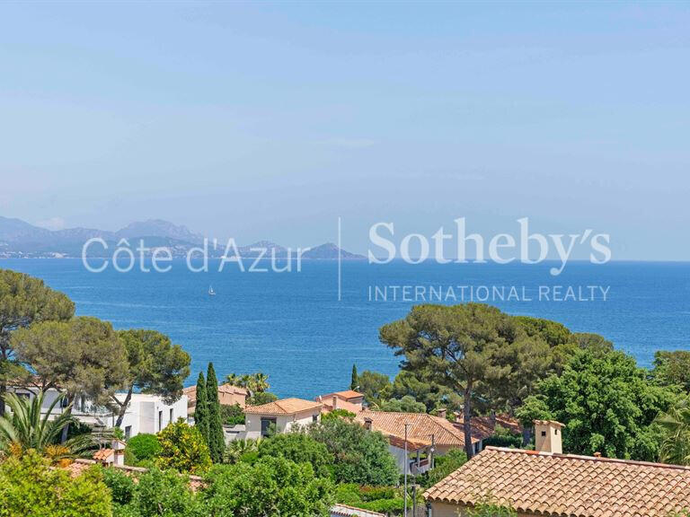 House Roquebrune-sur-Argens - 4 bedrooms - 180m²
