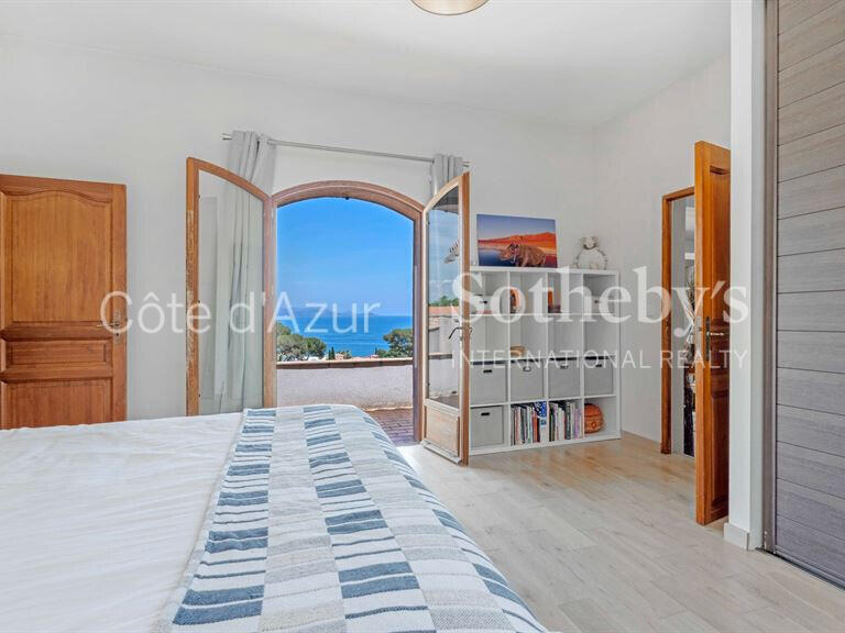 House Roquebrune-sur-Argens - 4 bedrooms - 180m²