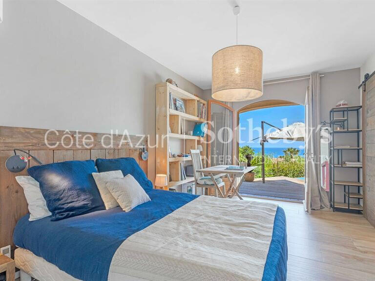 House Roquebrune-sur-Argens - 4 bedrooms - 180m²