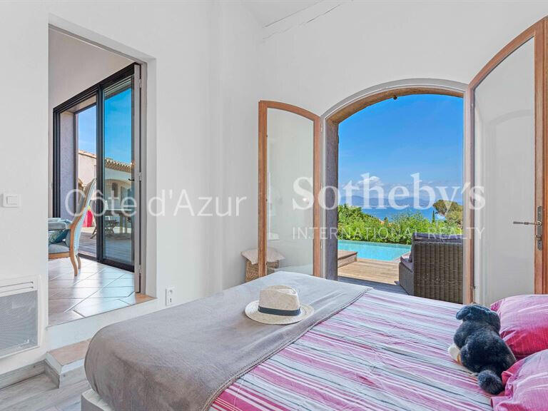 House Roquebrune-sur-Argens - 4 bedrooms - 180m²