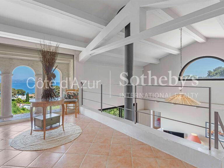 House Roquebrune-sur-Argens - 4 bedrooms - 180m²