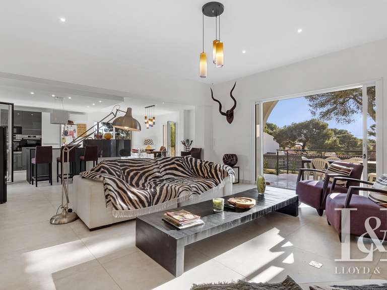 House Roquebrune-sur-Argens - 5 bedrooms - 240m²