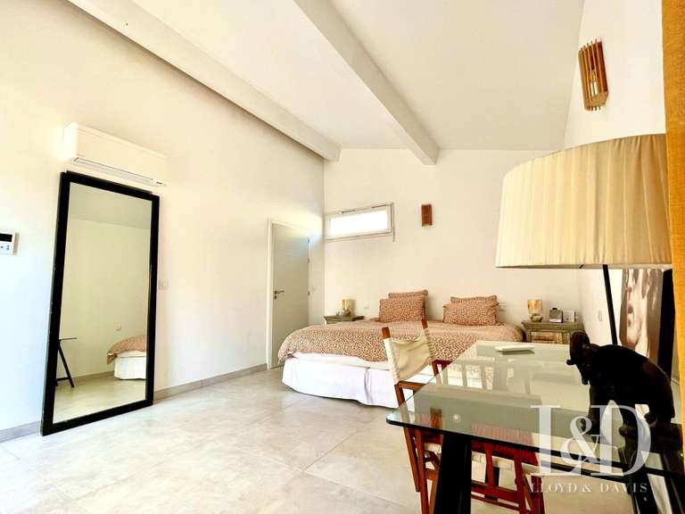 House Roquebrune-sur-Argens - 5 bedrooms - 240m²