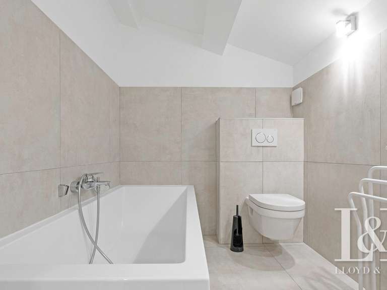 House Roquebrune-sur-Argens - 5 bedrooms - 240m²