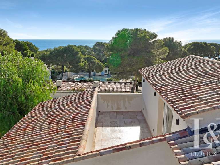 House Roquebrune-sur-Argens - 5 bedrooms - 240m²