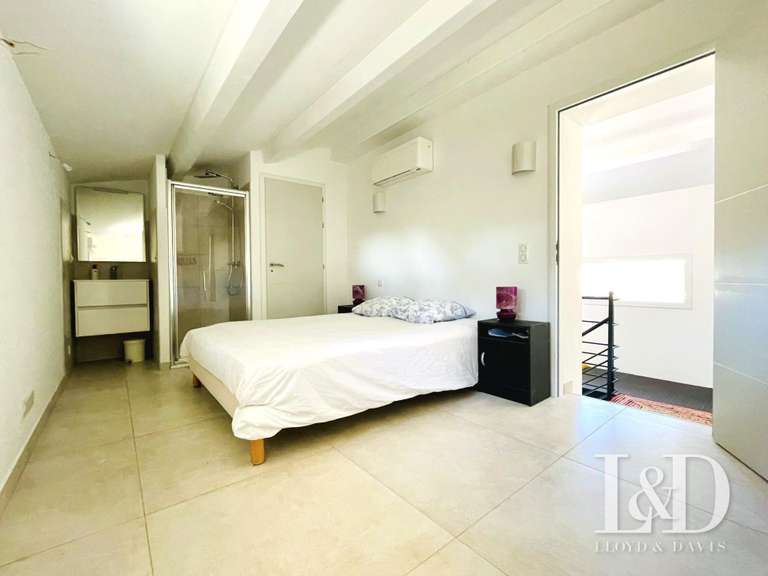 House Roquebrune-sur-Argens - 5 bedrooms - 240m²