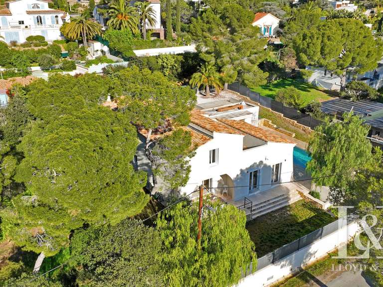 House Roquebrune-sur-Argens - 5 bedrooms - 240m²