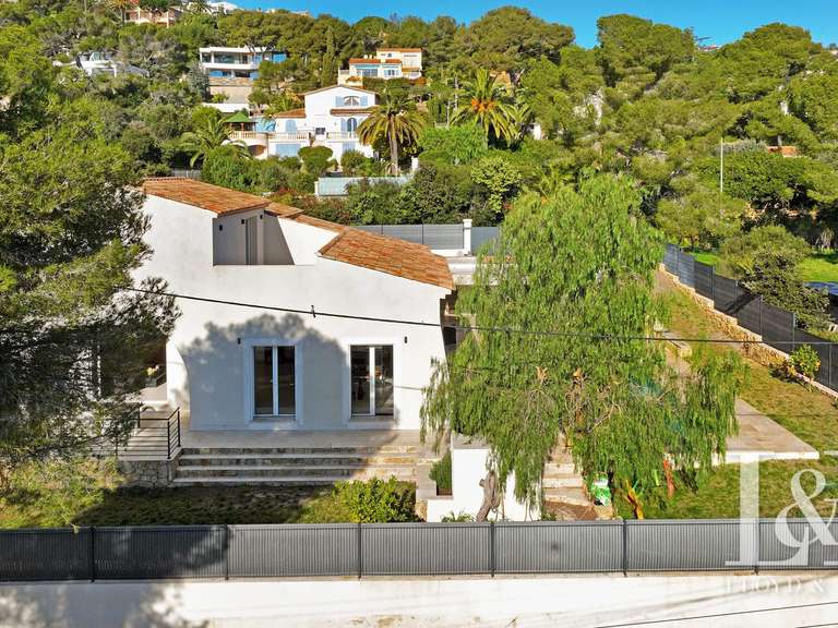 House Roquebrune-sur-Argens - 5 bedrooms - 240m²