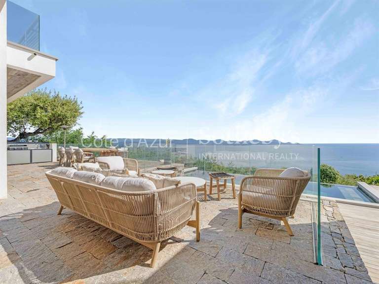 House with Sea view Roquebrune-sur-Argens - 4 bedrooms - 320m²