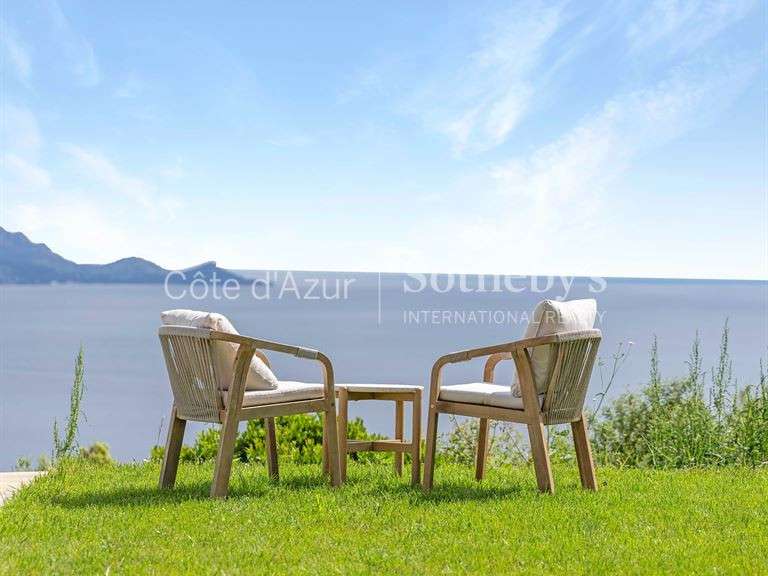 House with Sea view Roquebrune-sur-Argens - 4 bedrooms - 320m²