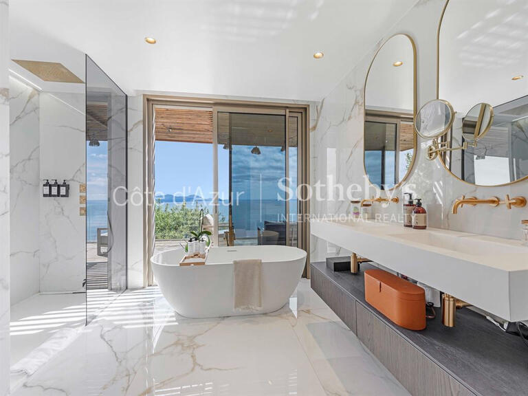 House Roquebrune-sur-Argens - 4 bedrooms - 320m²