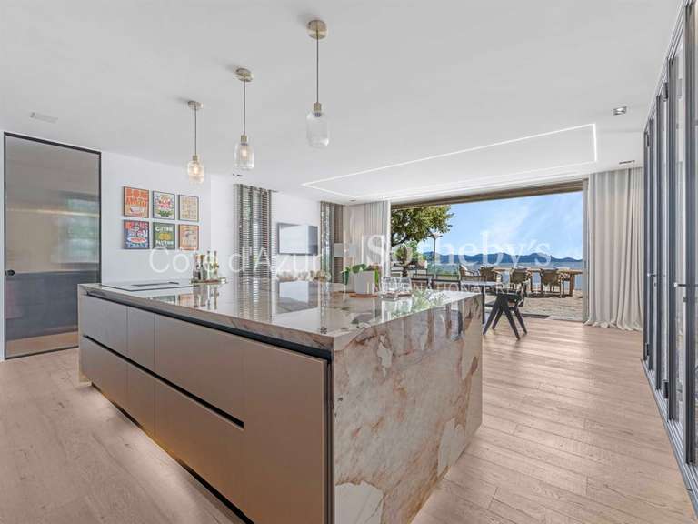 House with Sea view Roquebrune-sur-Argens - 4 bedrooms - 320m²