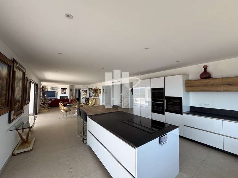 House Roquebrune-sur-Argens - 4 bedrooms - 280m²