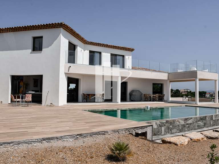 Maison Roquebrune-sur-Argens - 4 chambres - 280m²