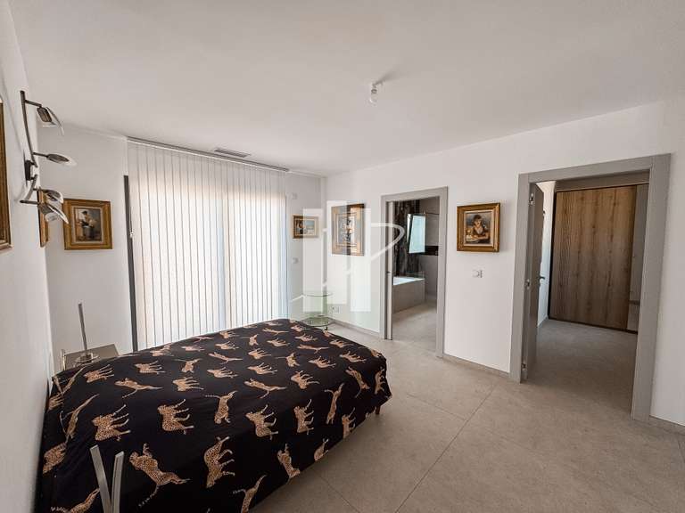 House Roquebrune-sur-Argens - 4 bedrooms - 280m²