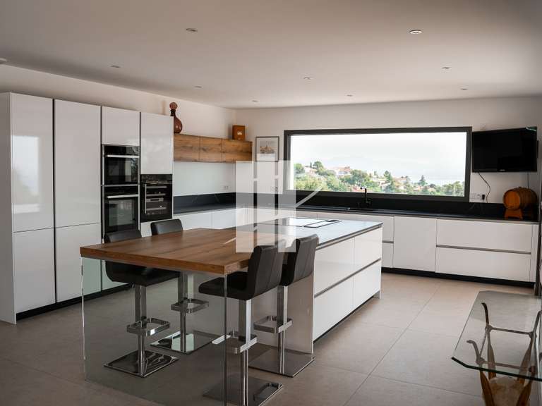House Roquebrune-sur-Argens - 4 bedrooms - 280m²